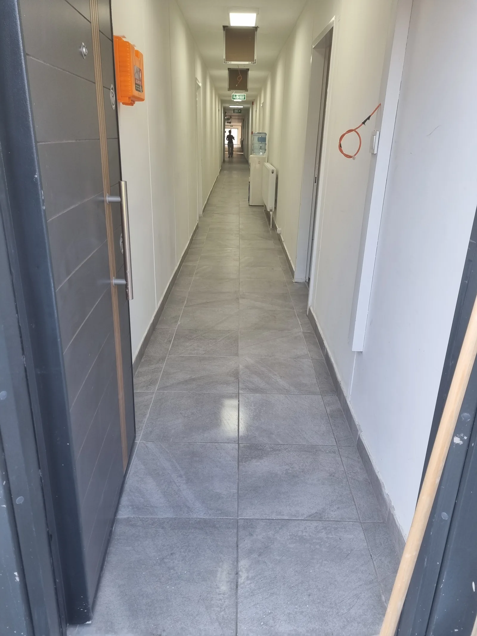 Ofis binası koridor temizliği - Alera Temizlik